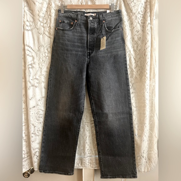 Levi’s Ribcage Straight Ankle Size 28W x 27L - Picture 2 of 11